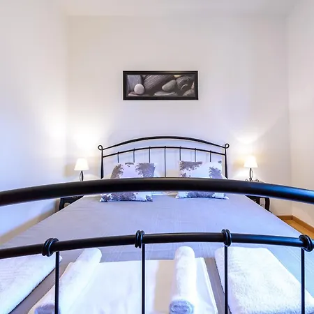 Cesare 1 Apartment *