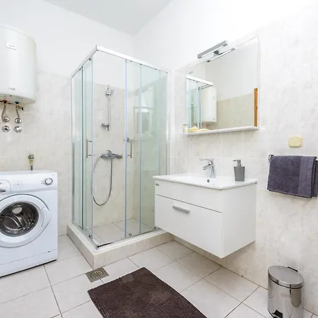 Apartman Cesare 1 *